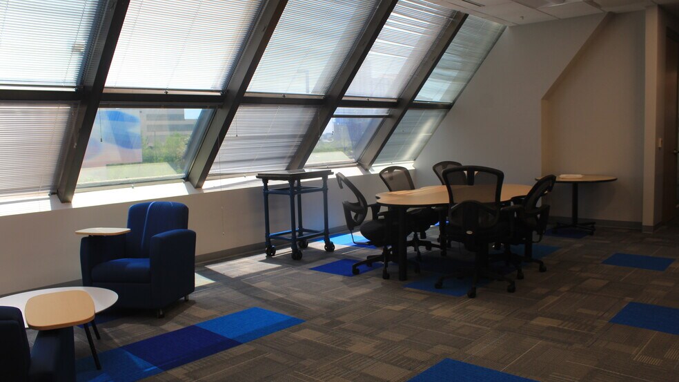 More Photos Of 1 Independent Dr, Jacksonville Office For Sale
