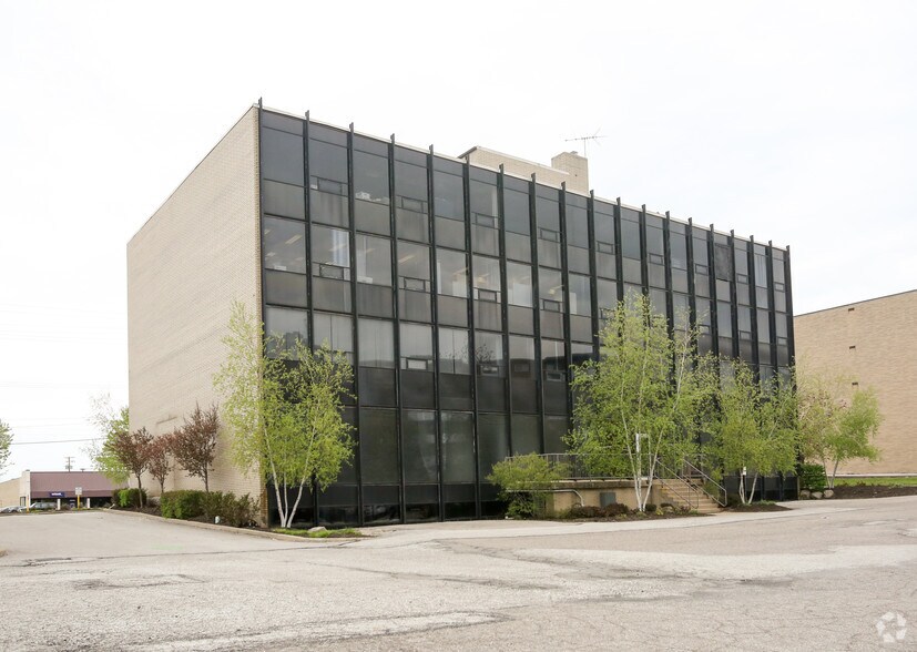 More Photos Of 5333 Northfield Rd, Bedford Office For Sale