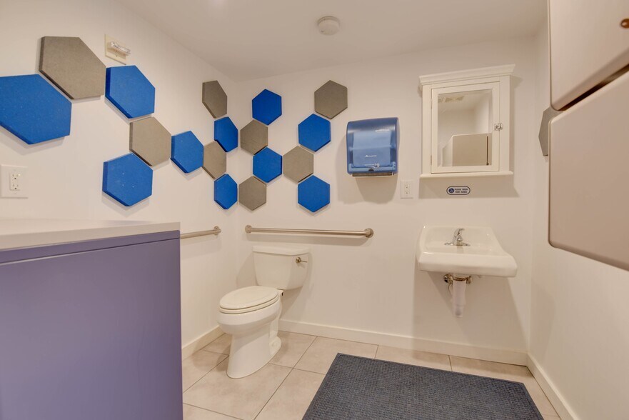 More Photos Of 701 Simonton St, Key West Office For Sale