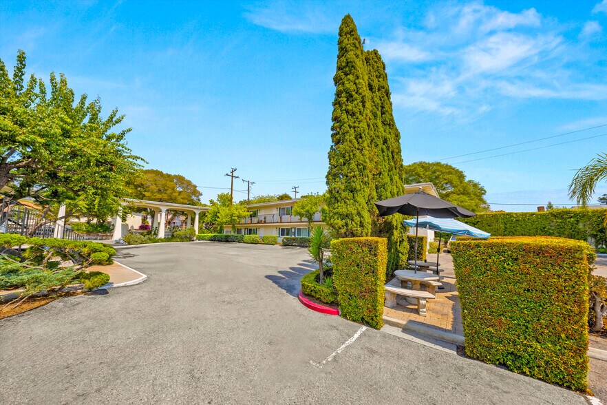 More Photos Of 1825 Chapala St, Santa Barbara Apartments For Sale