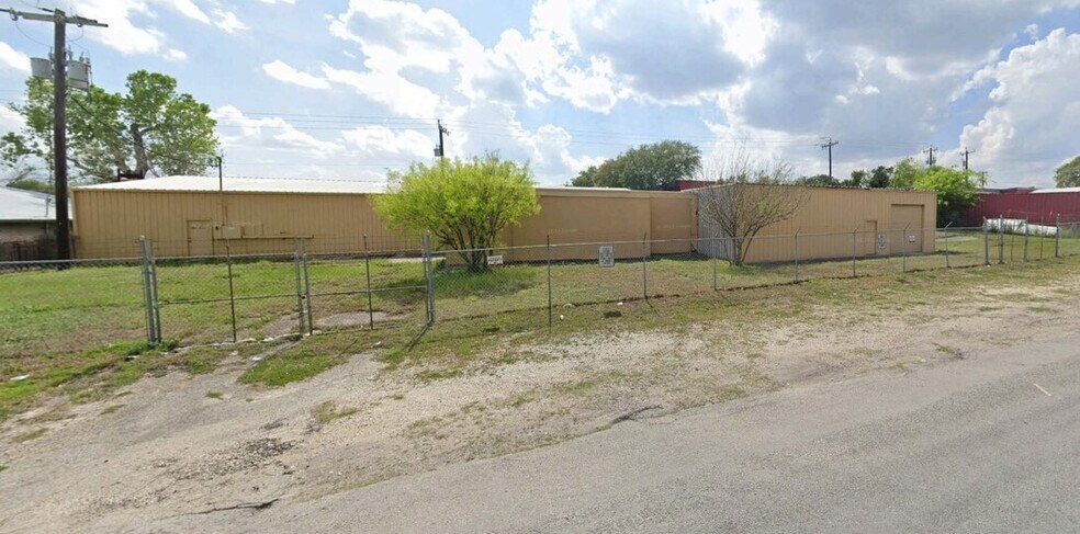 More Photos Of 118-122 W Turbo Dr, San Antonio Industrial For Sale