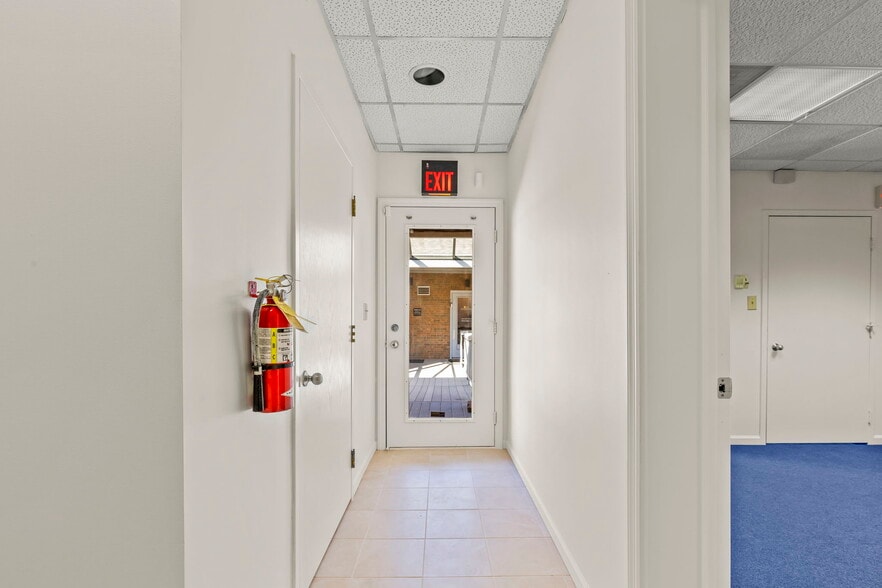 More Photos Of 73 E Wilson Bridge Rd, Worthington Office For Sale