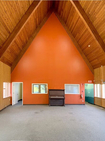 More Photos Of 2600 SE 170th Ave, Portland Office For Sale