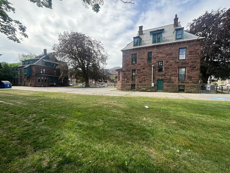 More Photos Of 16 Claremont St, Worcester Specialty For Sale