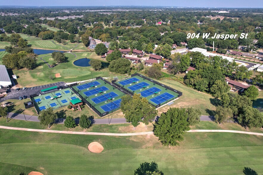 More Photos Of 904 W Jasper St, Broken Arrow General Retail For Lease