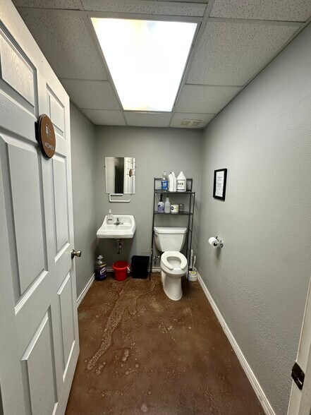 More Photos Of 13216 Pond Springs Rd, Austin Loft Creative Space For Lease