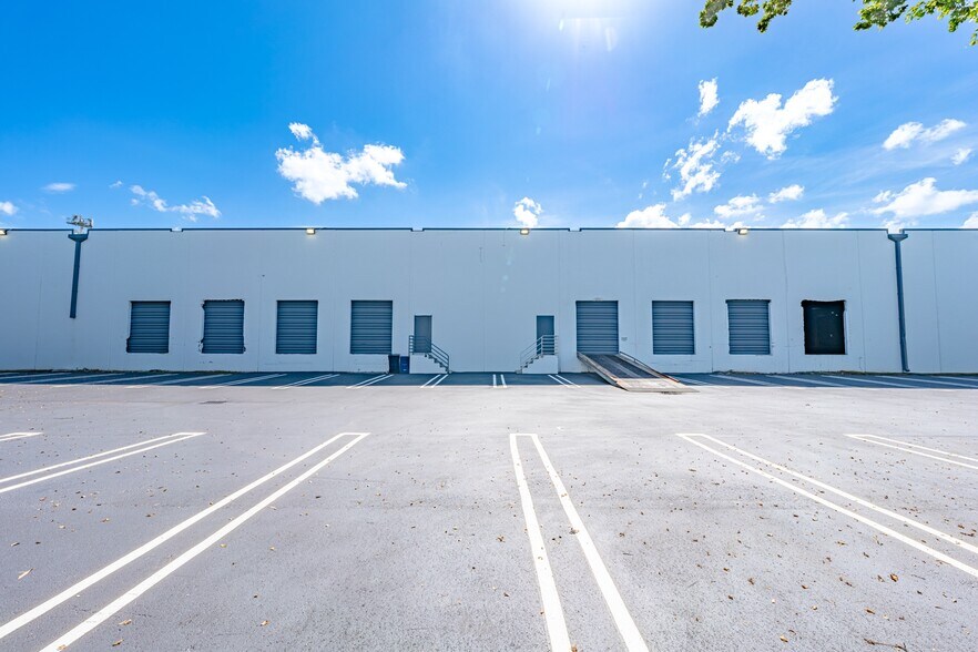 More Photos Of 5255 NW 159th St, Miami Lakes Distribution For Lease
