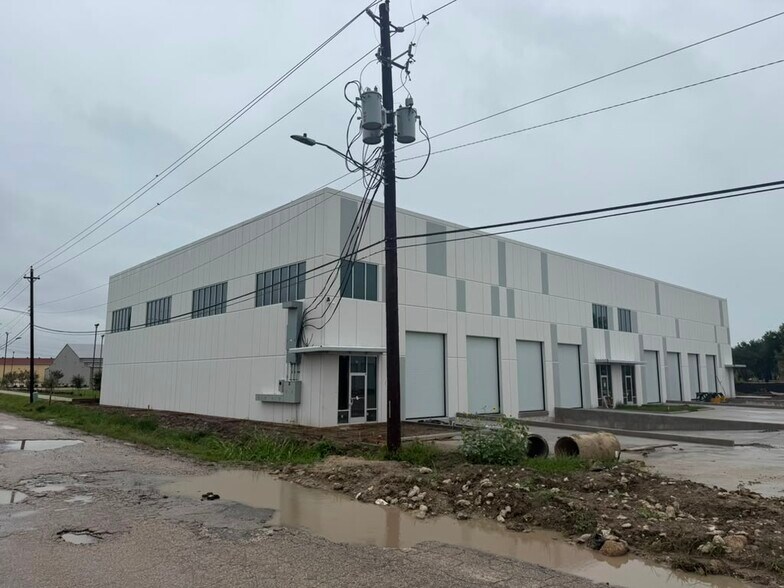 More Photos Of 14410 Fondren Rd, Missouri City Warehouse For Lease