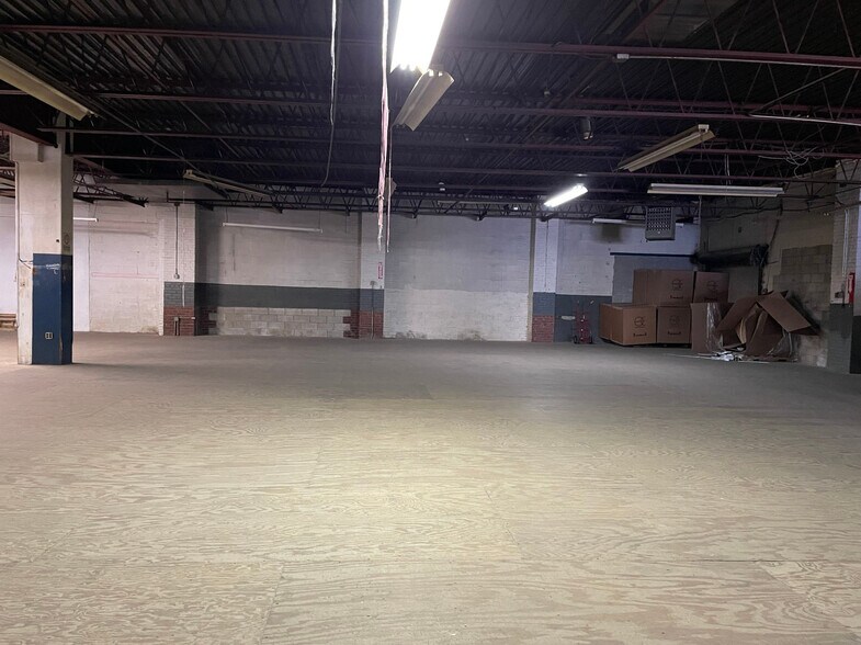 More Photos Of 13410 32nd Ave, Flushing Warehouse For Lease