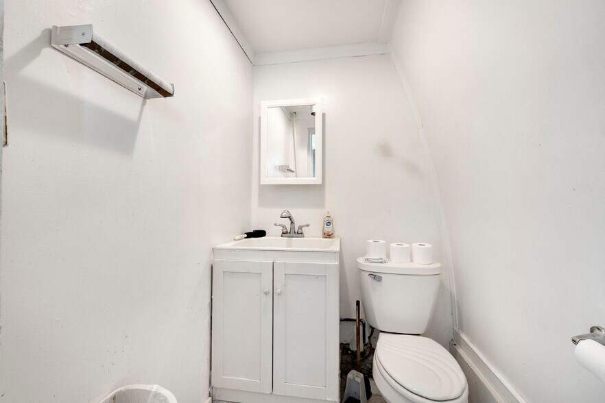 More Photos Of 310 Argonne Rd, Warsaw Warehouse For Sale