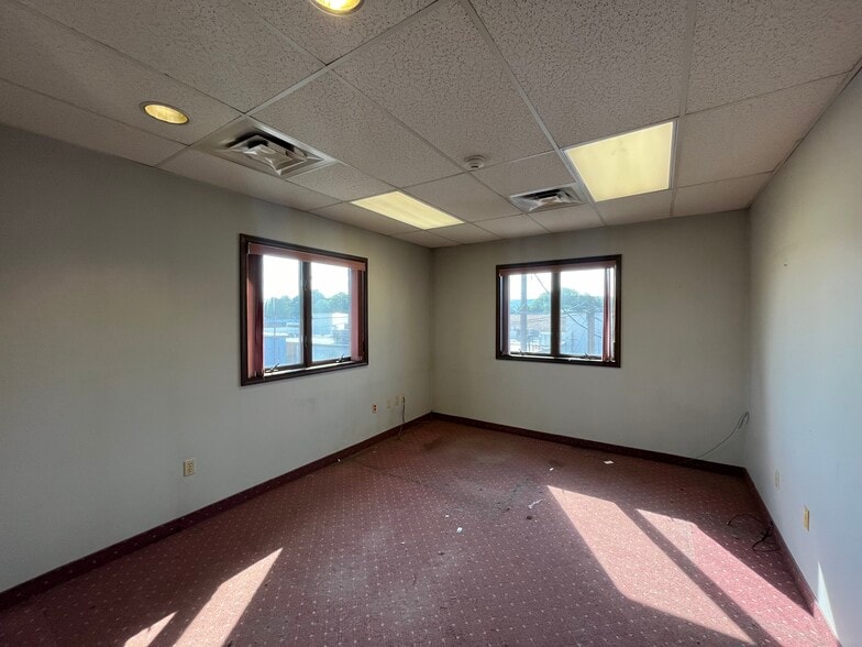 More Photos Of 624 Fellows St, Scranton Office For Lease