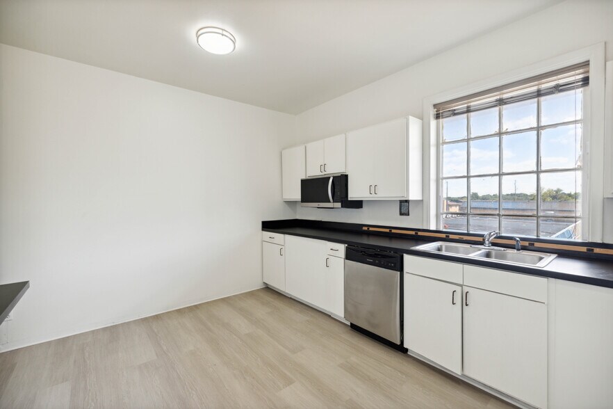 More Photos Of 3606 Marvin D Love Fwy, Dallas Medical For Lease