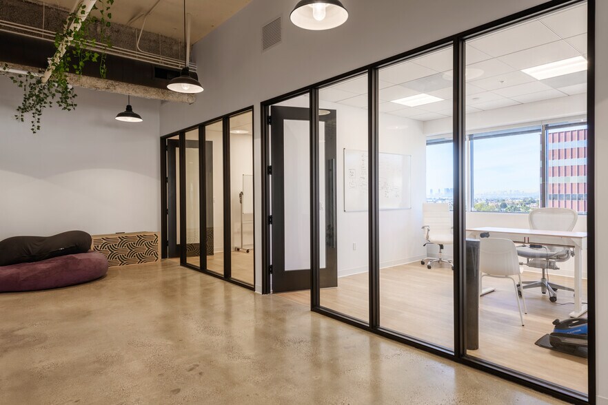 More Photos Of 6430 W Sunset Blvd, Los Angeles Office For Lease