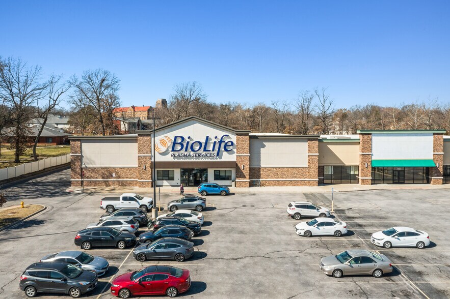 More Photos Of 7521-7531 Watson Rd, Saint Louis Department Store For Sale