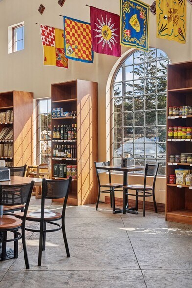 More Photos Of 981 Sibley Memorial Hwy, Lilydale Restaurant For Sale