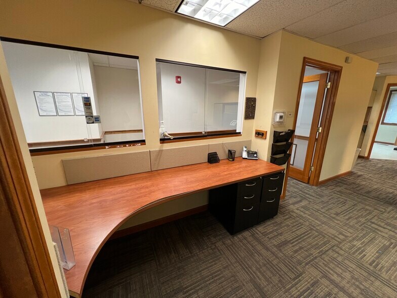 More Photos Of 4 Courthouse Ln, Chelmsford Medical For Sale