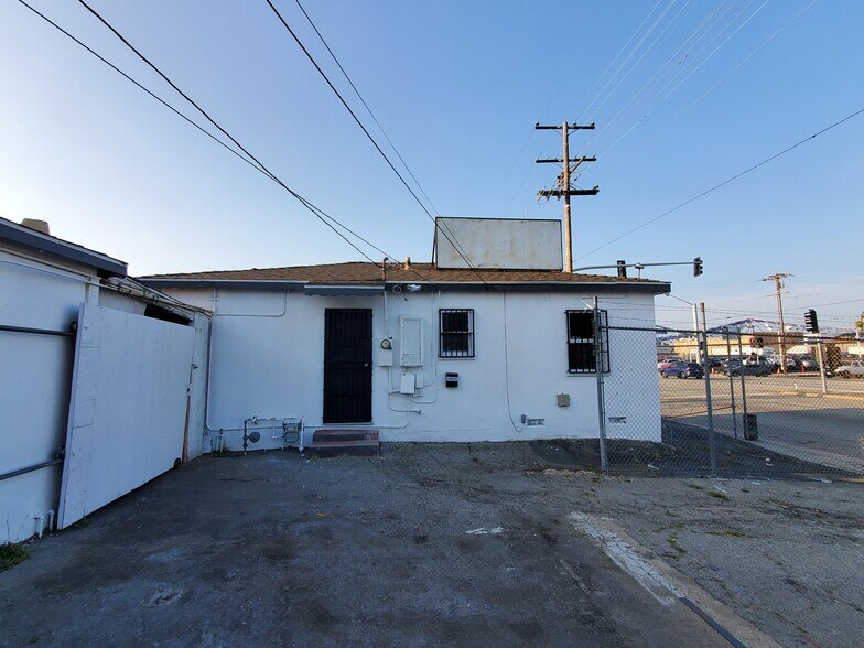 More Photos Of 8858 Flower St, Bellflower Freestanding For Lease