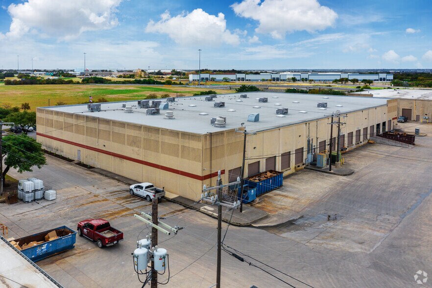 More Photos Of 3005-3031 Interstate Dr, San Antonio Unknown For Lease