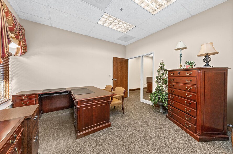 More Photos Of 1776 Legacy Cir, Naperville Medical For Lease