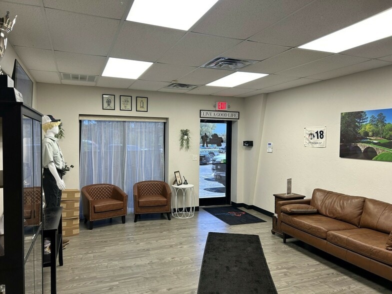 More Photos Of 905 Messenger Ln, Moore Light Manufacturing For Lease