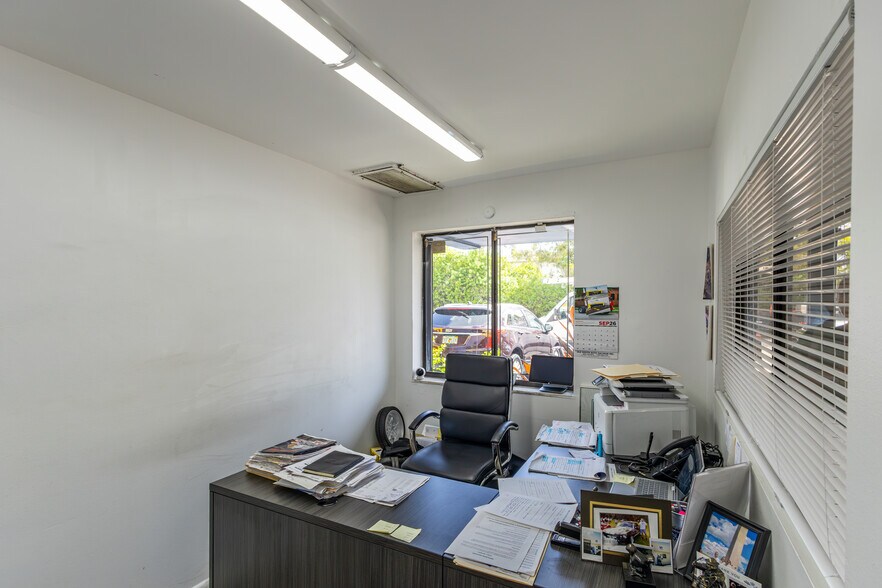 More Photos Of 5397 NE 14th Ave, Fort Lauderdale Service For Sale