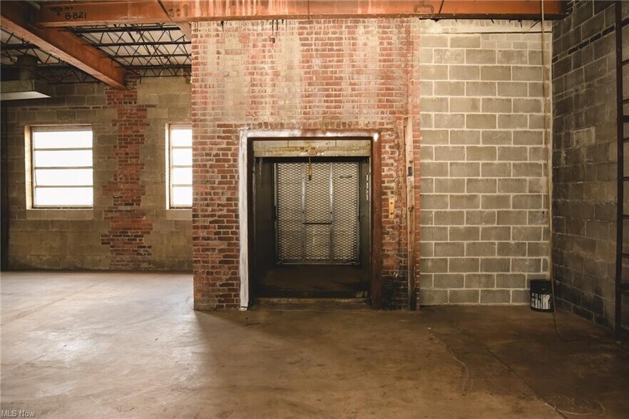 More Photos Of 3539-3549 Main St, Weirton Flex For Lease