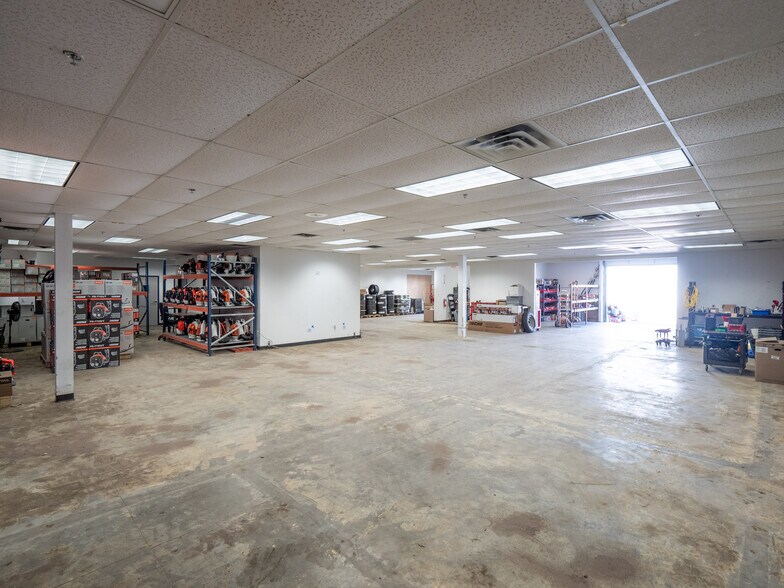 More Photos Of 2914 Montopolis Dr, Austin Light Manufacturing For Lease