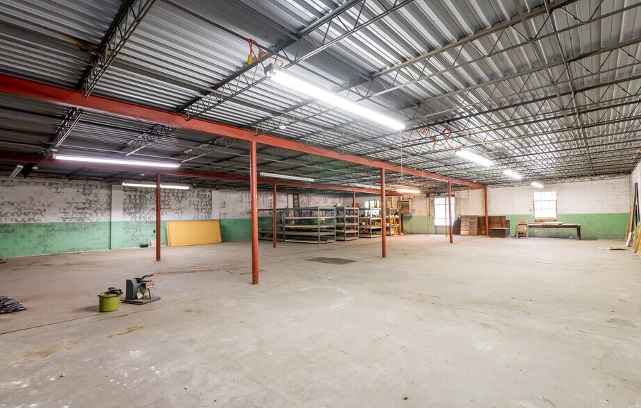 More Photos Of 927 E Madison St, Louisville Warehouse For Sale