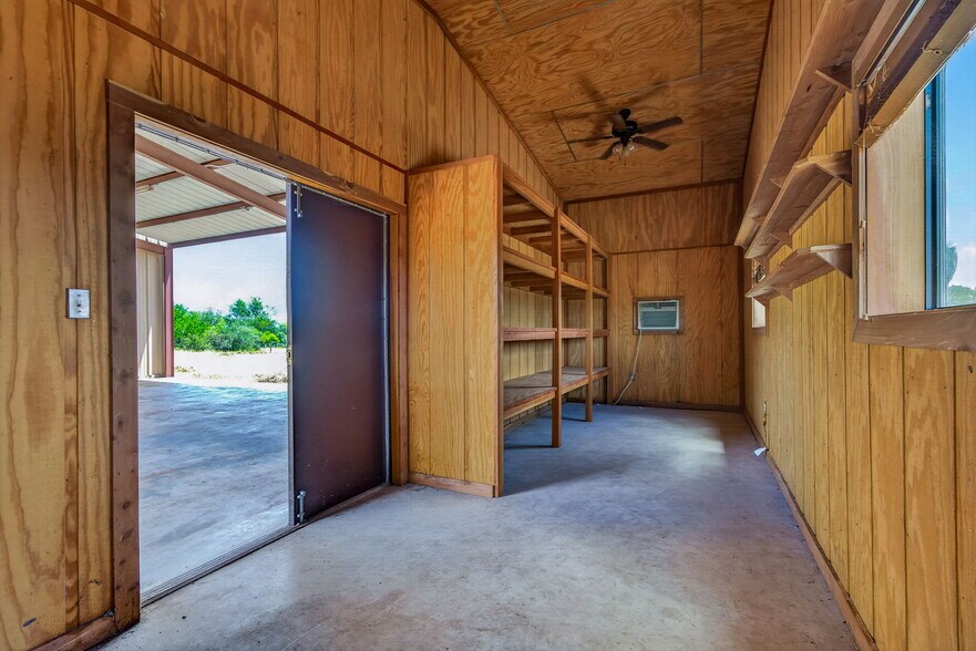 More Photos Of 2234 Highway 90 w, Castroville Flex For Sale