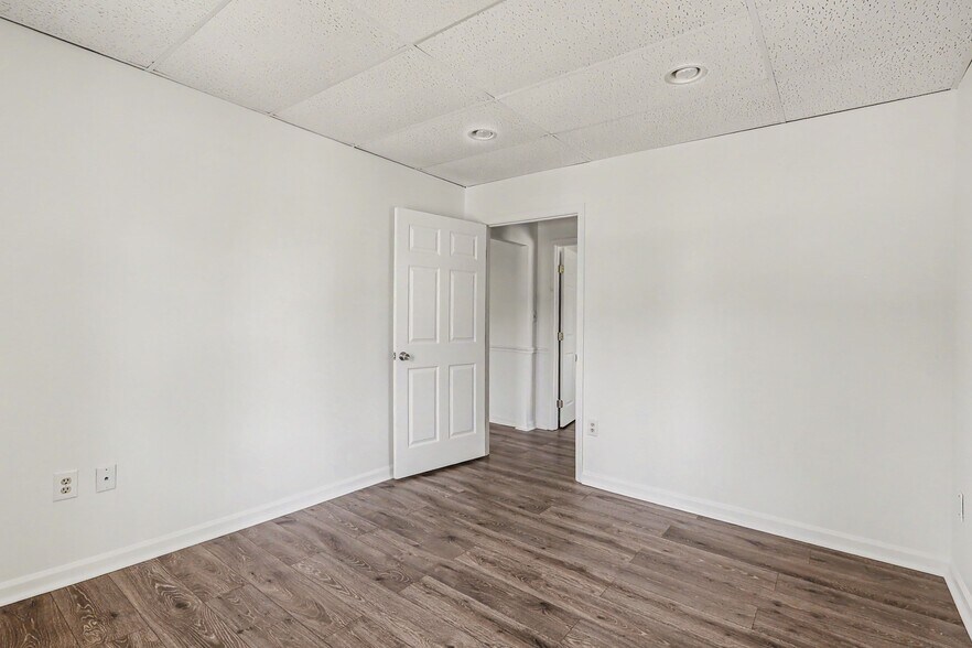 More Photos Of 10875 Main St, Fairfax Medical For Sale