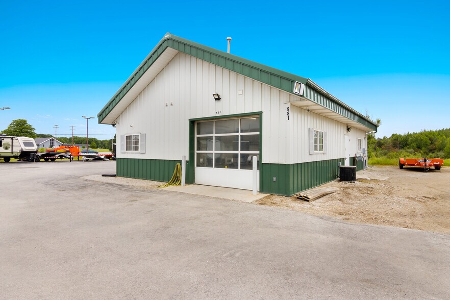 More Photos Of 981 Blue Star Dr, Traverse City Auto Repair For Sale