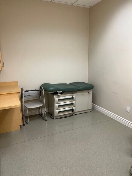 More Photos Of 3109 45th St, West Palm Beach Medical For Lease
