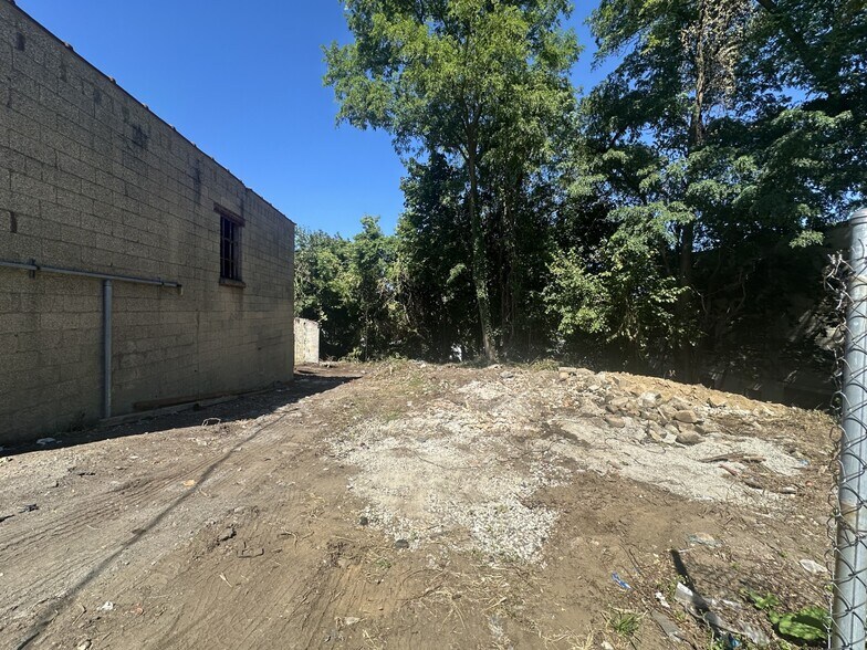 More Photos Of 79 William St, Yonkers Land For Sale