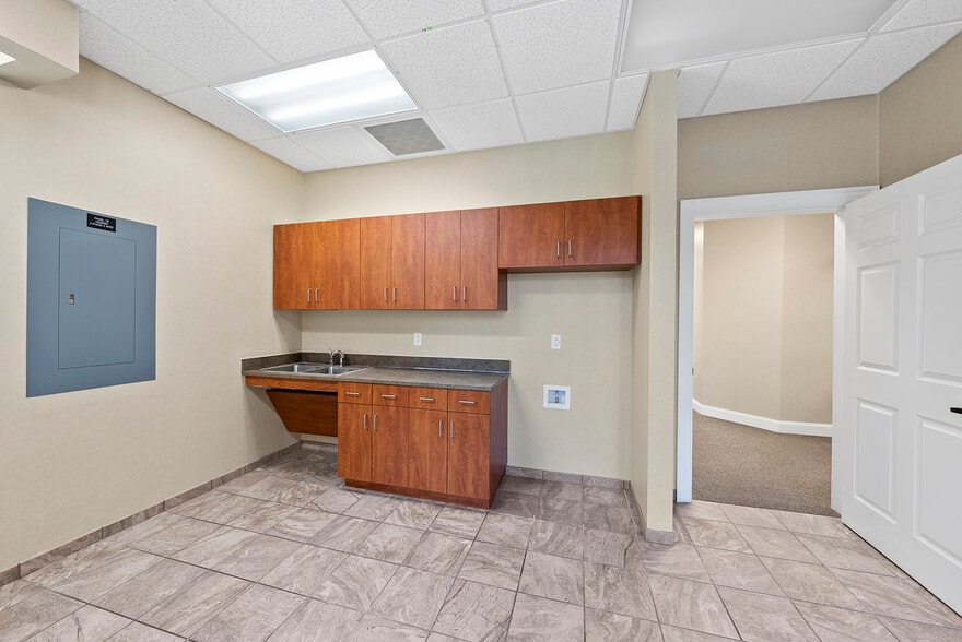 More Photos Of 701 Mutual Ct, Raleigh Office For Sale