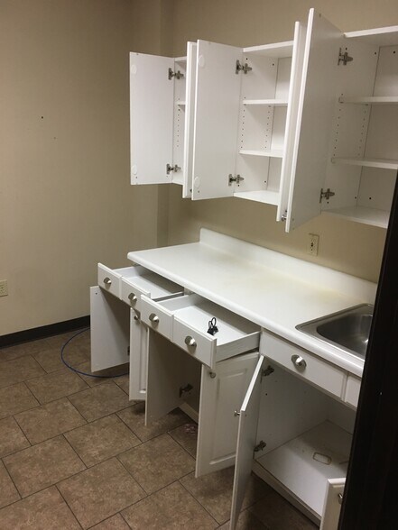 More Photos Of 4560 Atwater Ct, Buford Unknown For Lease