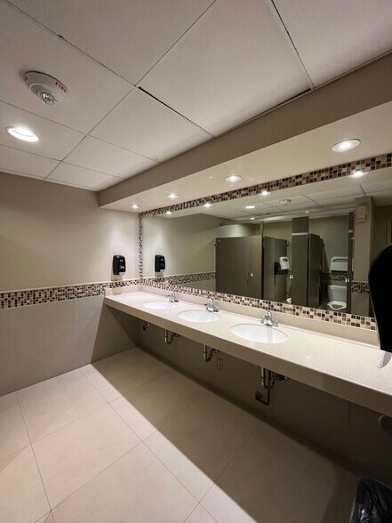 More Photos Of 4901 NW 17th Way, Fort Lauderdale Office For Lease