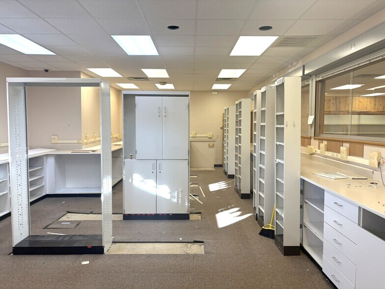 More Photos Of 601 Minnesota Ave, Walker General Retail For Lease