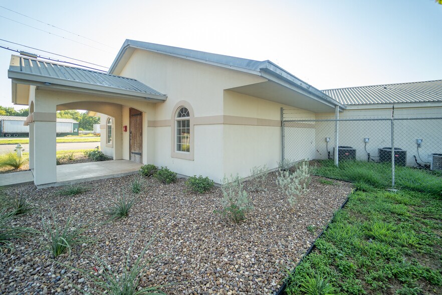 More Photos Of 2203 Port Lavaca Dr, Victoria Industrial For Sale