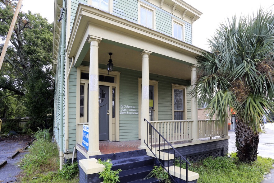 More Photos Of 8 W Victory Dr, Savannah Office Residential For Sale