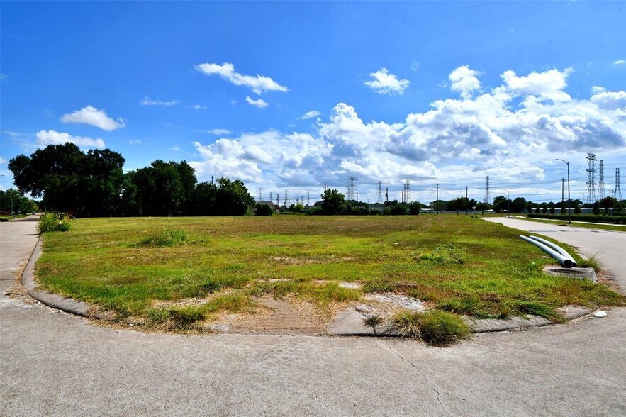 0 Brentwood Park And Hiram Clarke Drive, Houston, TX 77045 Land For Sale