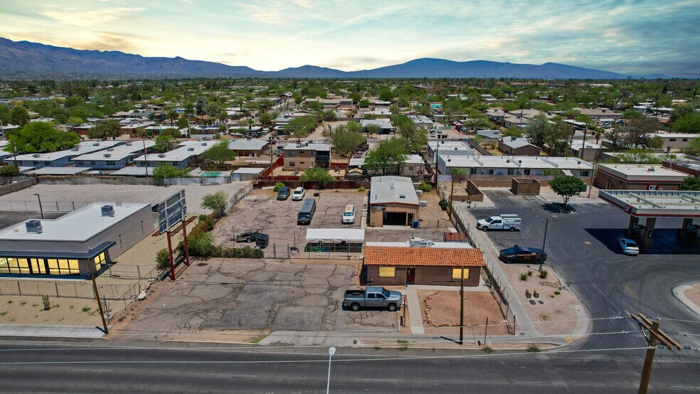 Primary Photo Of 2842-2846 N 1st Ave, Tucson Auto Repair For Sale