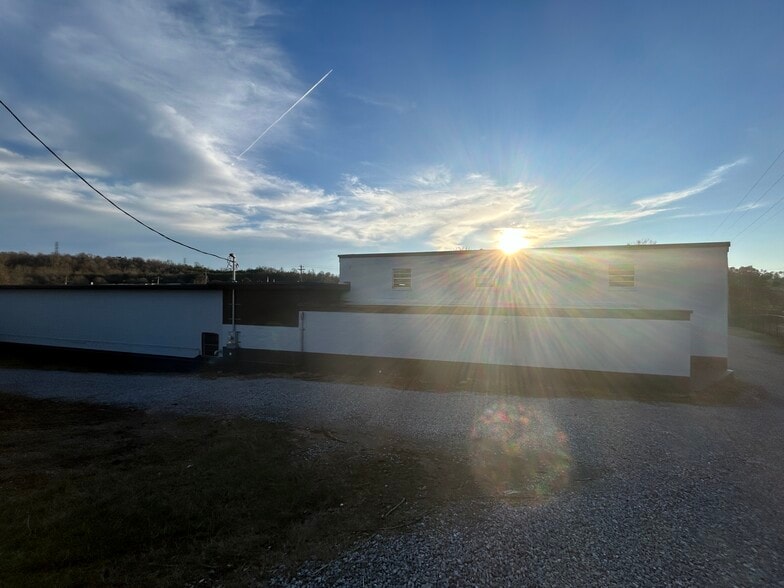 More Photos Of 4744 Singleton Station Rd, Louisville Distribution For Lease