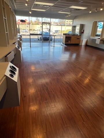 More Photos Of 6361-6367 Glenway Ave, Cincinnati Storefront Retail Office For Lease