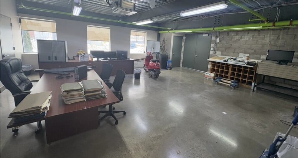 More Photos Of 21 Deforest St, Amityville Warehouse For Lease