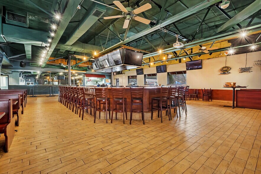 More Photos Of 905 Theodore St, Crest Hill Restaurant For Sale