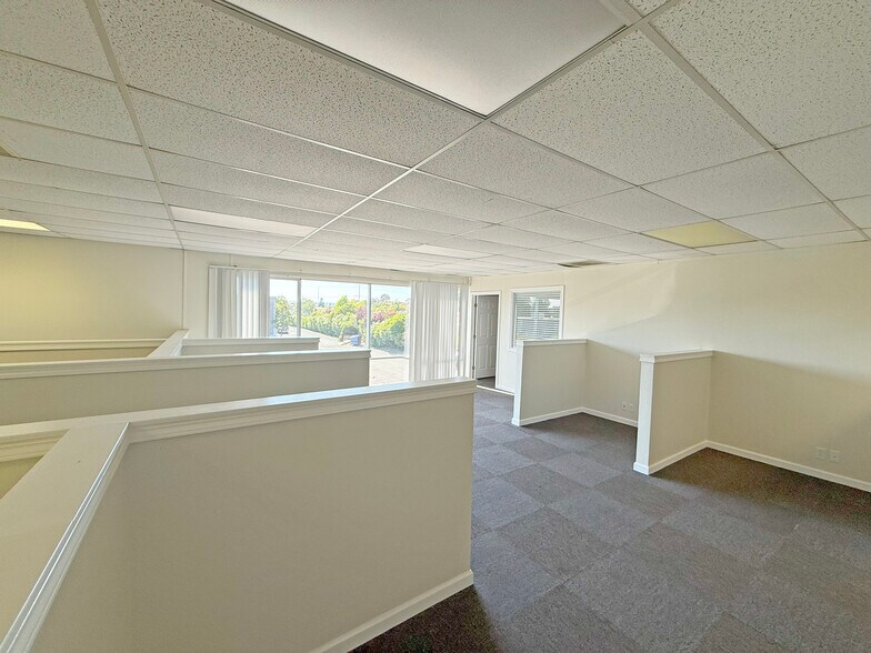 More Photos Of 5830 Commerce Blvd, Rohnert Park Office For Lease