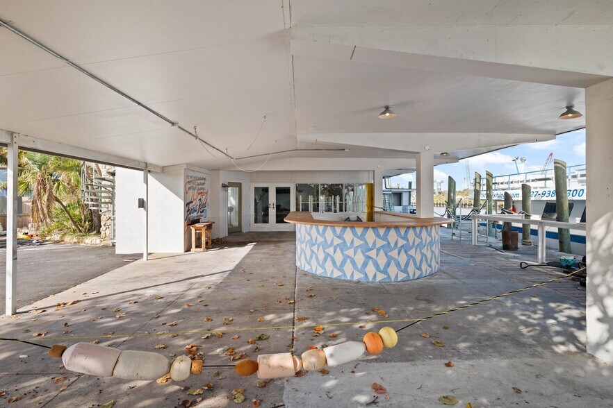 More Photos Of 810 Dodecanese Blvd, Tarpon Springs Marina For Sale