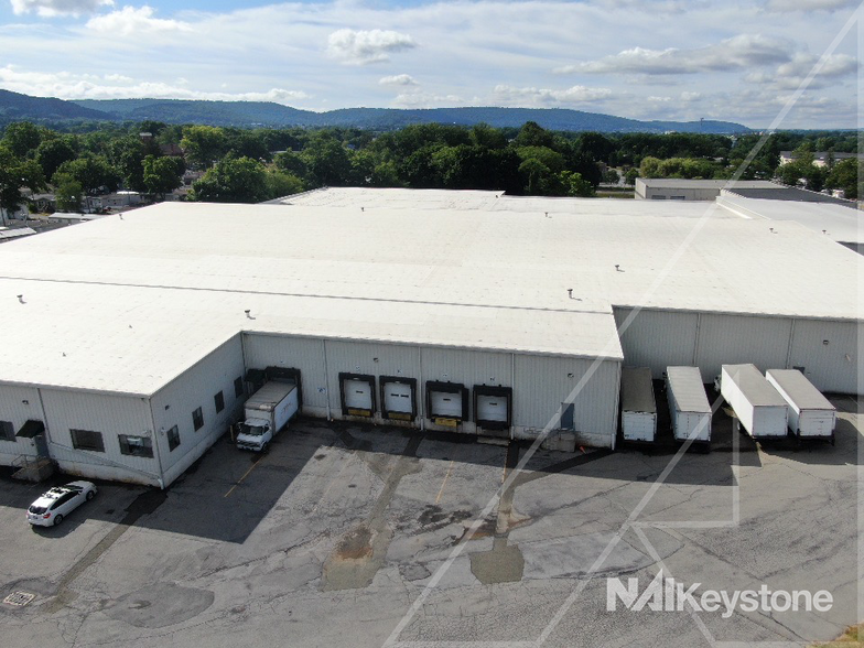 Primary Photo Of 410 Corporate Dr, Reading Warehouse For Lease