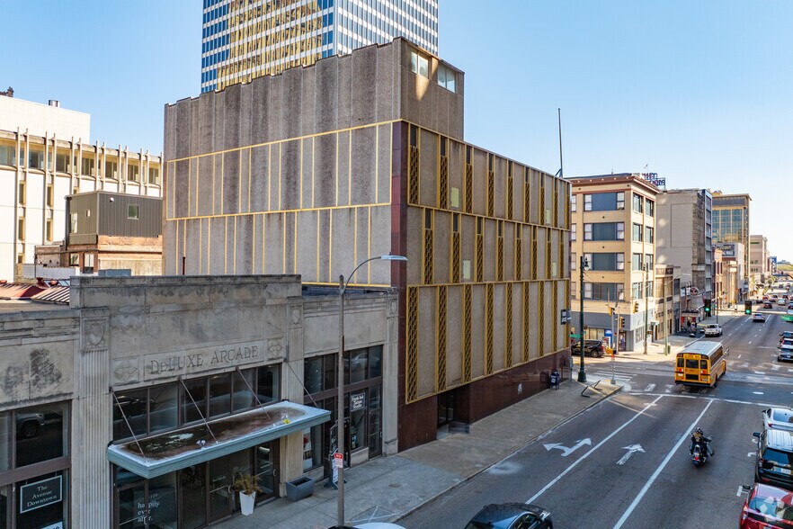 More Photos Of 2 N 2nd St, Memphis Office For Sale