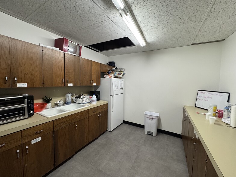 More Photos Of 530 E Harry St, Wichita Office For Sale